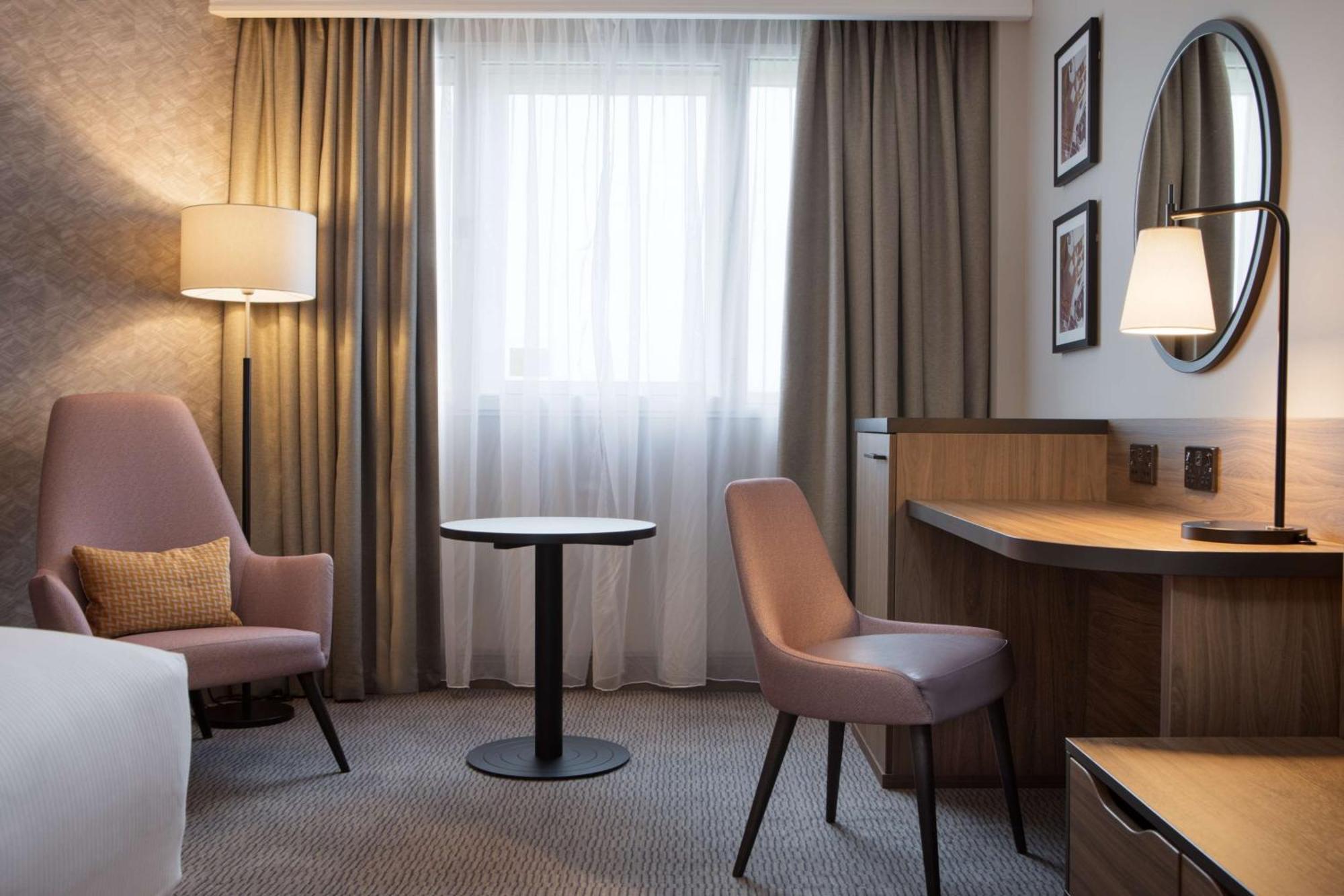 Doubletree By Hilton Dartford Bridge Hotel Kültér fotó